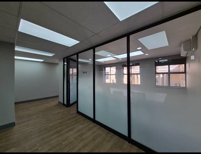 221M² OFFICE TO LET IN DUNKELD WEST